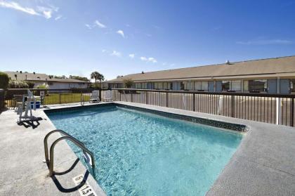 Travelodge by Wyndham Hinesville - image 6