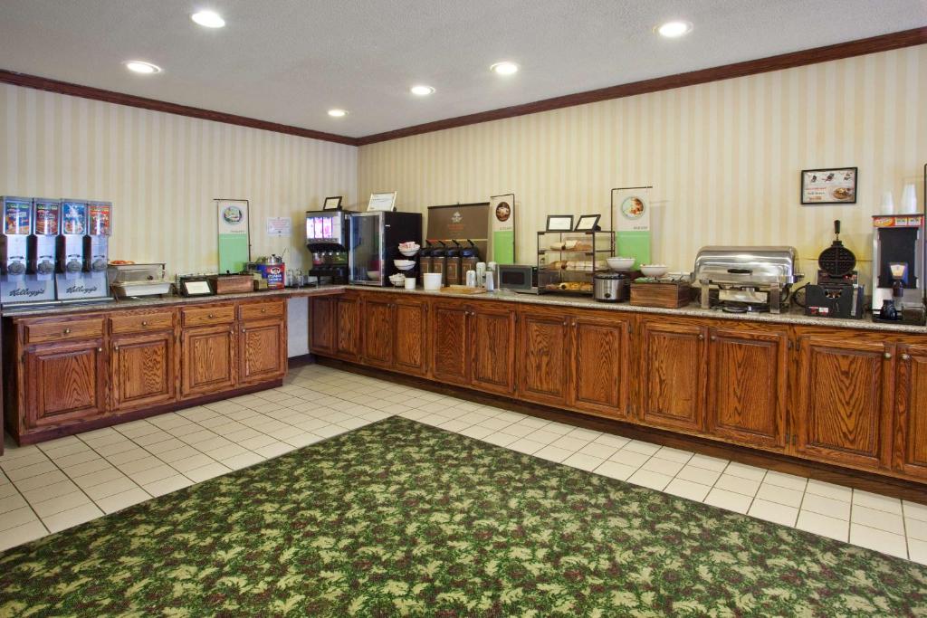 Country Inn & Suites by Radisson Hiram GA - image 6