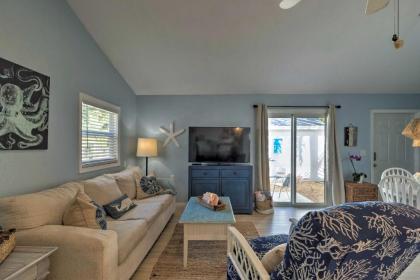 Tropical Hobe Sound Cottage Less Than 2 Mi From the Beach - image 9