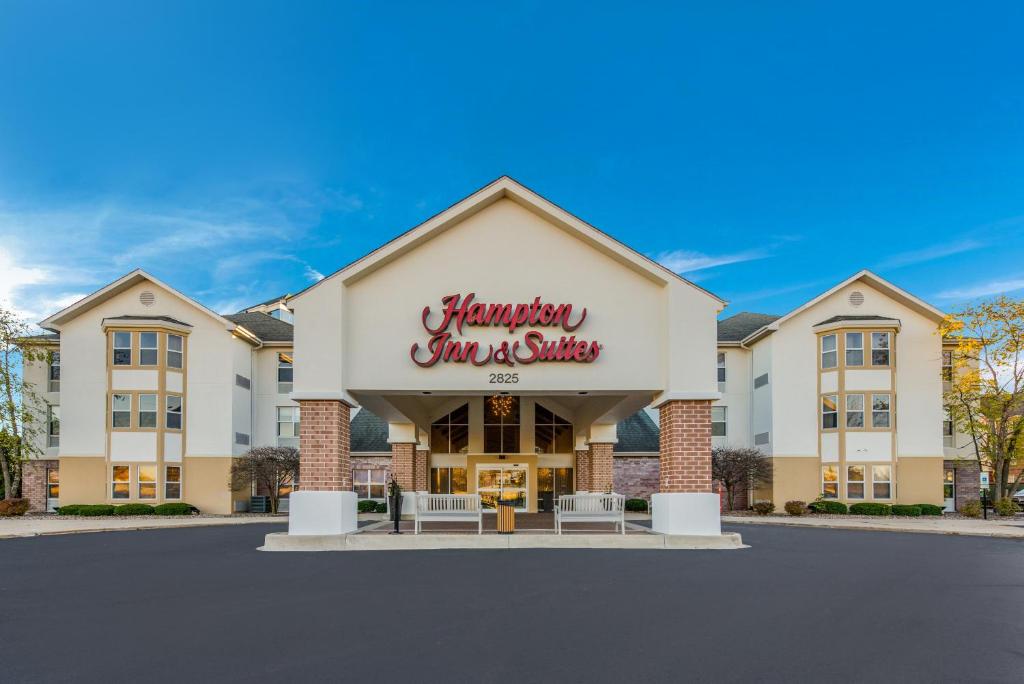 Hampton Inn & Suites Chicago-Hoffman Estates - main image