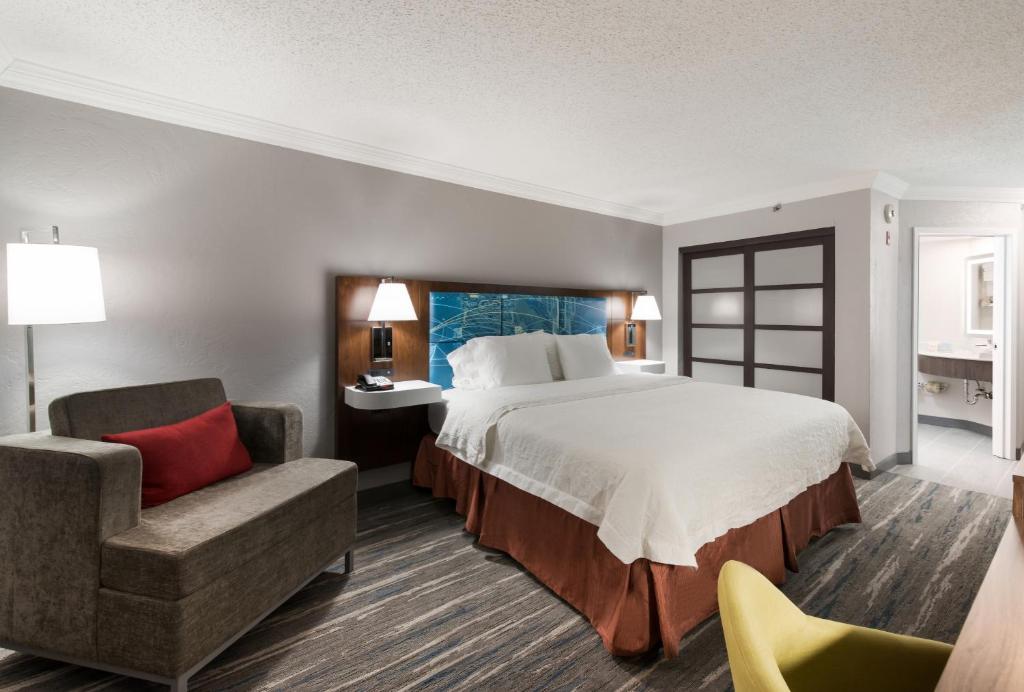 Hampton Inn & Suites Chicago-Hoffman Estates - image 7