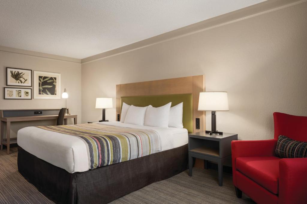 Country Inn & Suites by Radisson Chicago-Hoffman - image 3