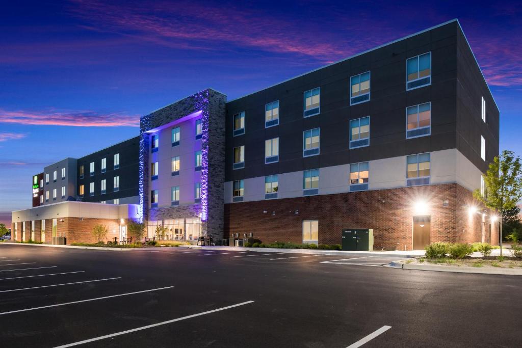 Holiday Inn Express & Suites - Hoffman Estates an IHG Hotel - image 7