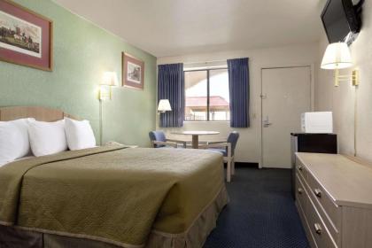 Travelodge by Wyndham Holbrook - image 9