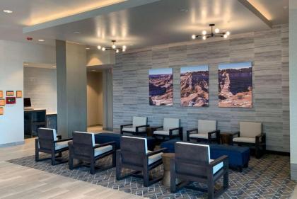 La Quinta Inn & Suites by Wyndham Holbrook Petrified Forest - image 3