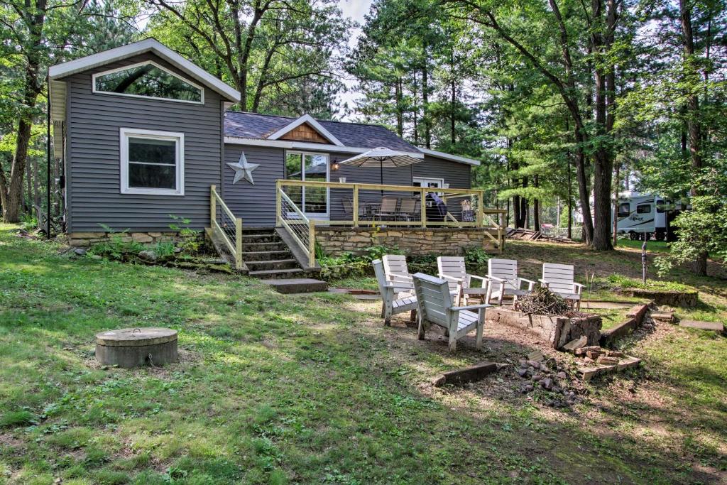 Holcombe Lakefront Cottage - Fishing and Dock! - main image