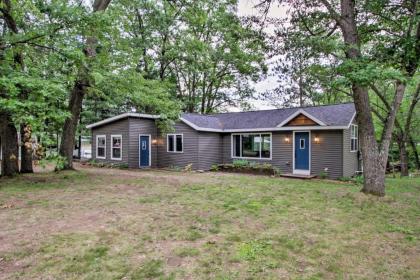 Holcombe Lakefront Cottage - Fishing and Dock! - image 11