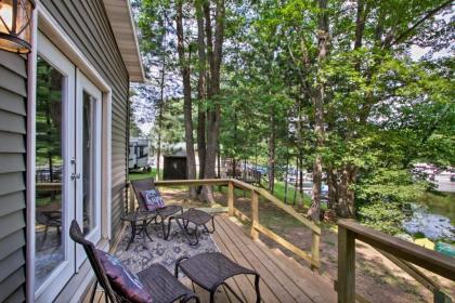 Holcombe Lakefront Cottage - Fishing and Dock! - image 13