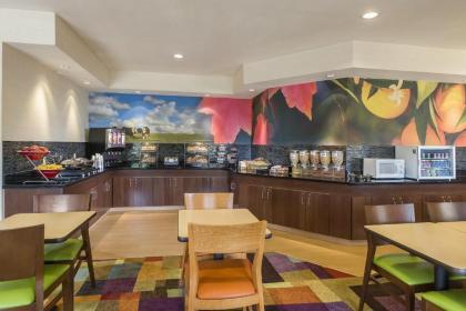 Fairfield Inn & Suites Holland - image 14