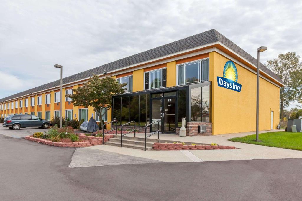 Days Inn by Wyndham Holland - main image