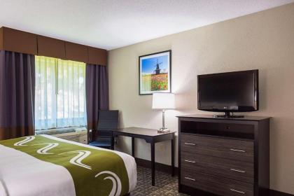 Quality Inn & Suites Holland - image 9