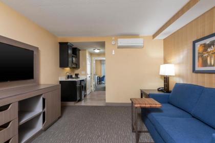 Hampton Inn Holland - image 6