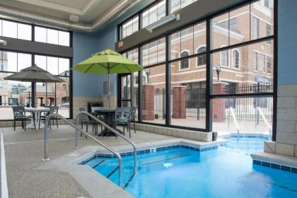 Courtyard by Marriott Holland Downtown - image 10