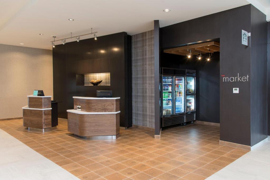 Courtyard by Marriott Holland Downtown - image 4