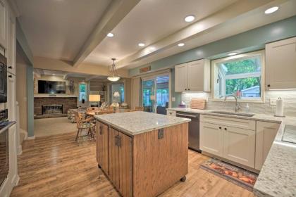 Lovely Holland Home with 1 Mi to Lake Michigan! - image 13