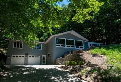 Beach View Cottage - On the Lake - image 14