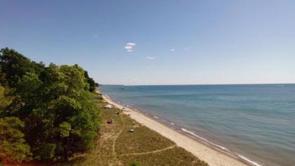 Beach View Cottage - On the Lake - image 6