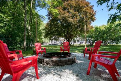 All Decked Out - Secluded getaway near beach access - image 10