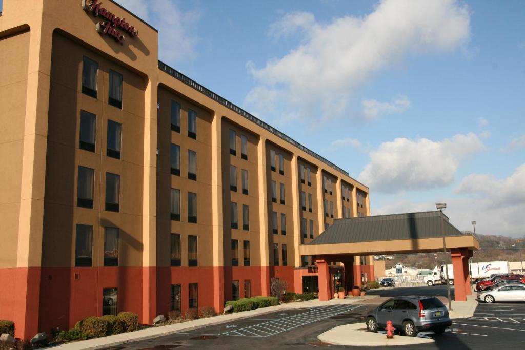 Hampton Inn Altoona - main image