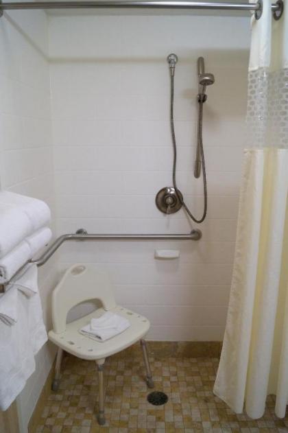 Hampton Inn Altoona - image 16