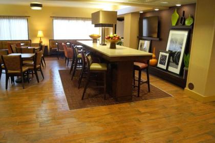 Hampton Inn Altoona - image 20