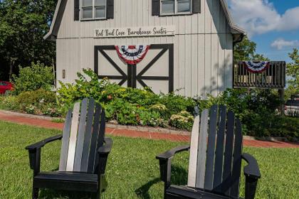 Retreat to the Dockside Suite! Steps to the lake! - image 9