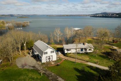 Lakeside Landing- Two Bedroom Lakefront Suite - image 14