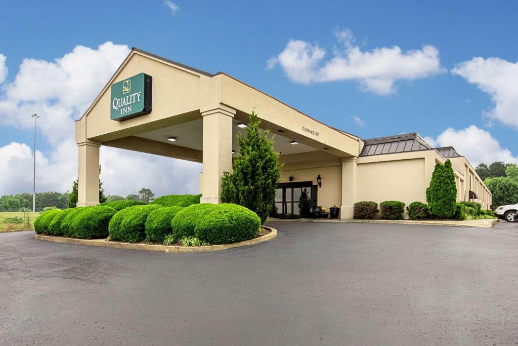 Quality Inn Holly Springs South - main image