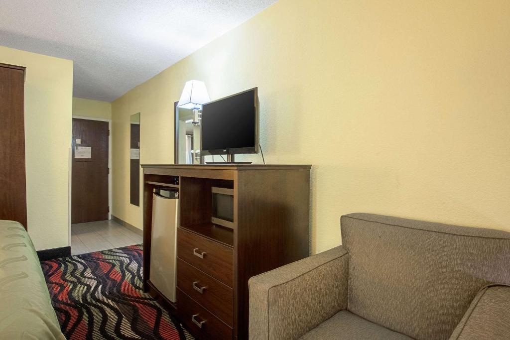 Quality Inn Holly Springs South - image 5