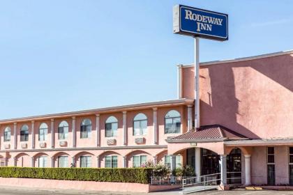 Rodeway Inn near Melrose Ave - image 9