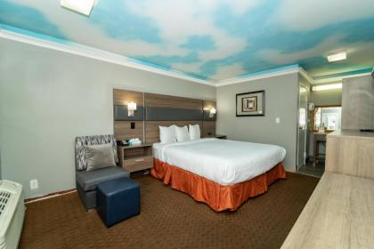 Hollywood Palms Inns & Suites - image 15