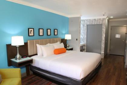 BLVD Hotel & Suites - Walking Distance to Hollywood Walk of Fame - image 11