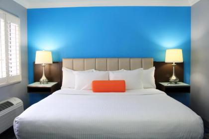 BLVD Hotel & Suites - Walking Distance to Hollywood Walk of Fame - image 5