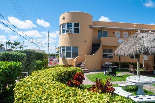 Hollywood Beach Seaside - image 2