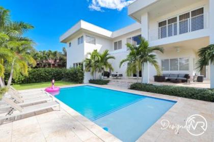 modern Luxurious Beach Retreat 5 Br withpool Florida