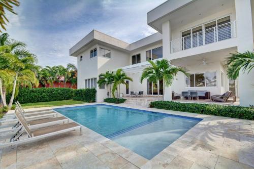 Modern Luxurious Beach Retreat-5 Br with/pool - image 5