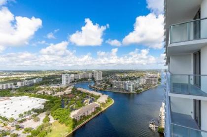 Modern 3 bedroom at Hollywood Beach Resort 28th floor - image 4