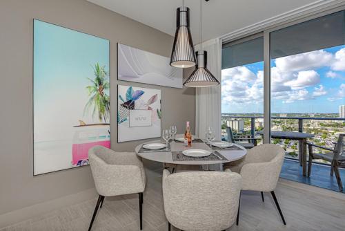 5 Stars Luxury 1BR -FRONT Intracoastal VIEW - image 3