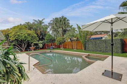 Trendy Renovated 4 BR Home w/ Heated Pool - image 13