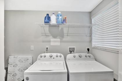 Trendy Renovated 4 BR Home w/ Heated Pool - image 18