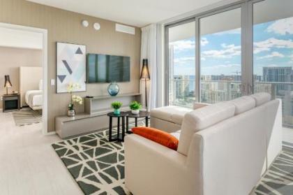 New2019 SW CornerSuite with WaterViews 9th Floor - image 5