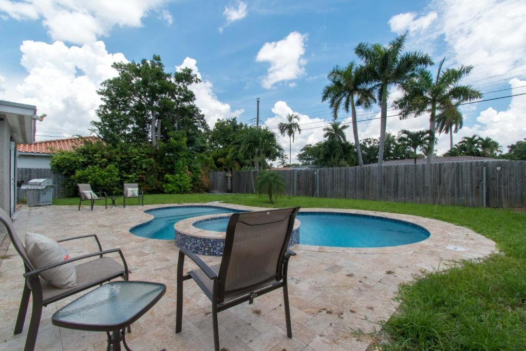 Private Pool 3BR all new Modern Furniture - image 5