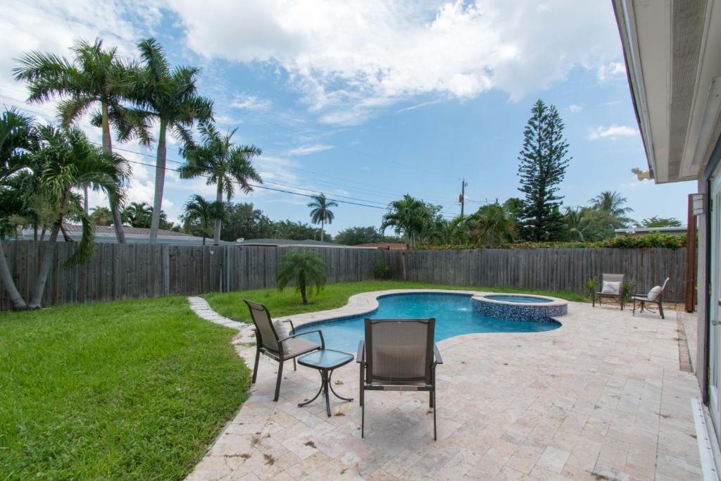 Private Pool 3BR all new Modern Furniture - image 7