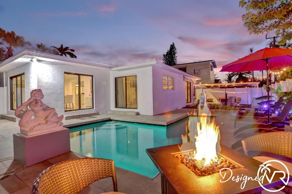 Heated Private Pool 4BR Modern home - main image