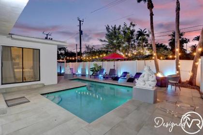 Heated Private Pool 4BR Modern home - image 3