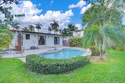 Gorgeous 3 Bedroom Beach Home & Heated Pool - image 13