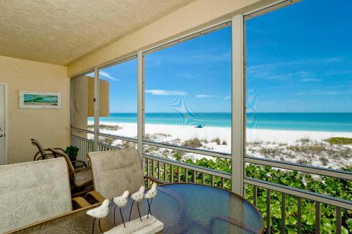 Anna Maria Island Beach Condo with Stunning Views! - main image