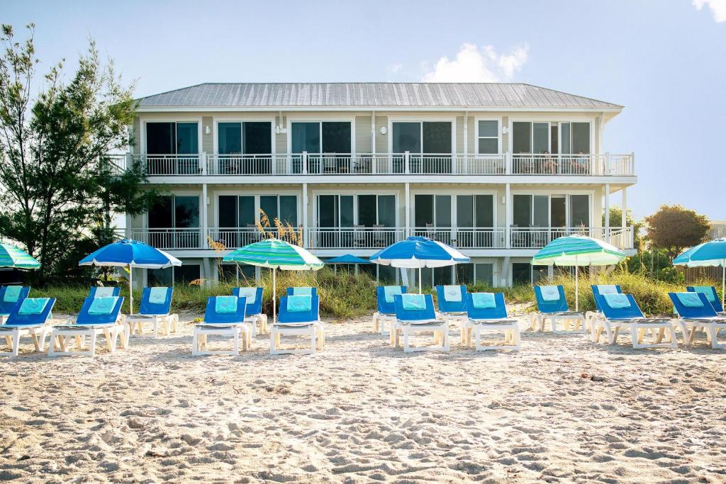 Mainsail Beach Inn on Holmes Beach - main image