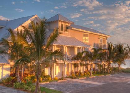 Mainsail Beach Inn on Holmes Beach - image 4