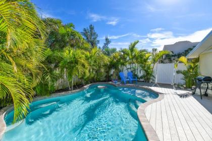 Coconut Cottage #1 by AmI Locals Holmes Beach